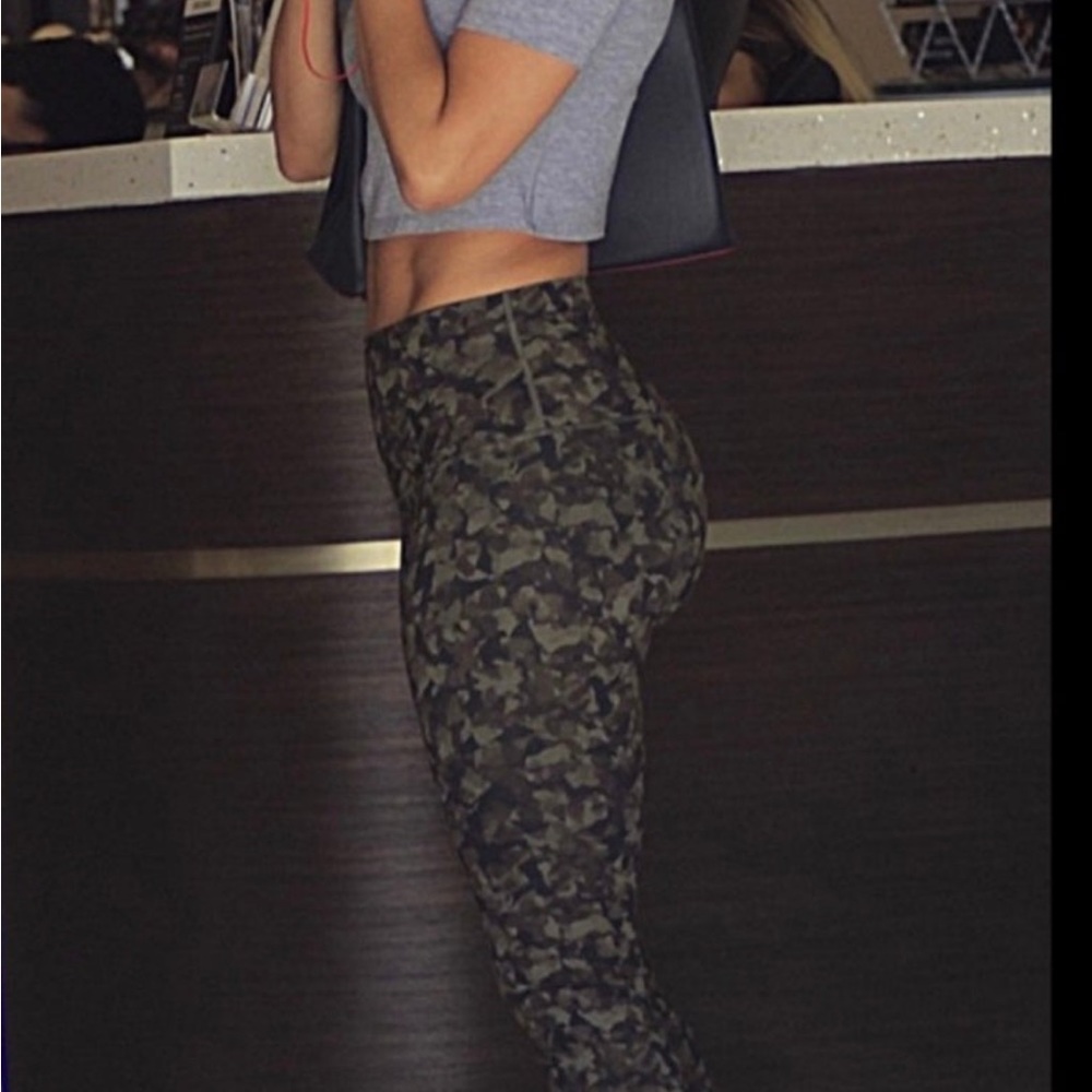 Lululemon pace rival crop leggings in size 4